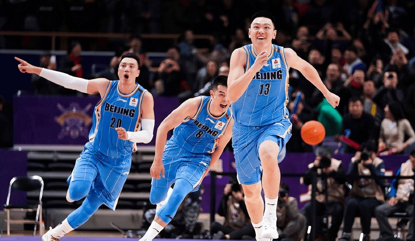 包含广大球迷热议篮球比赛：谁将笑到最后的词条