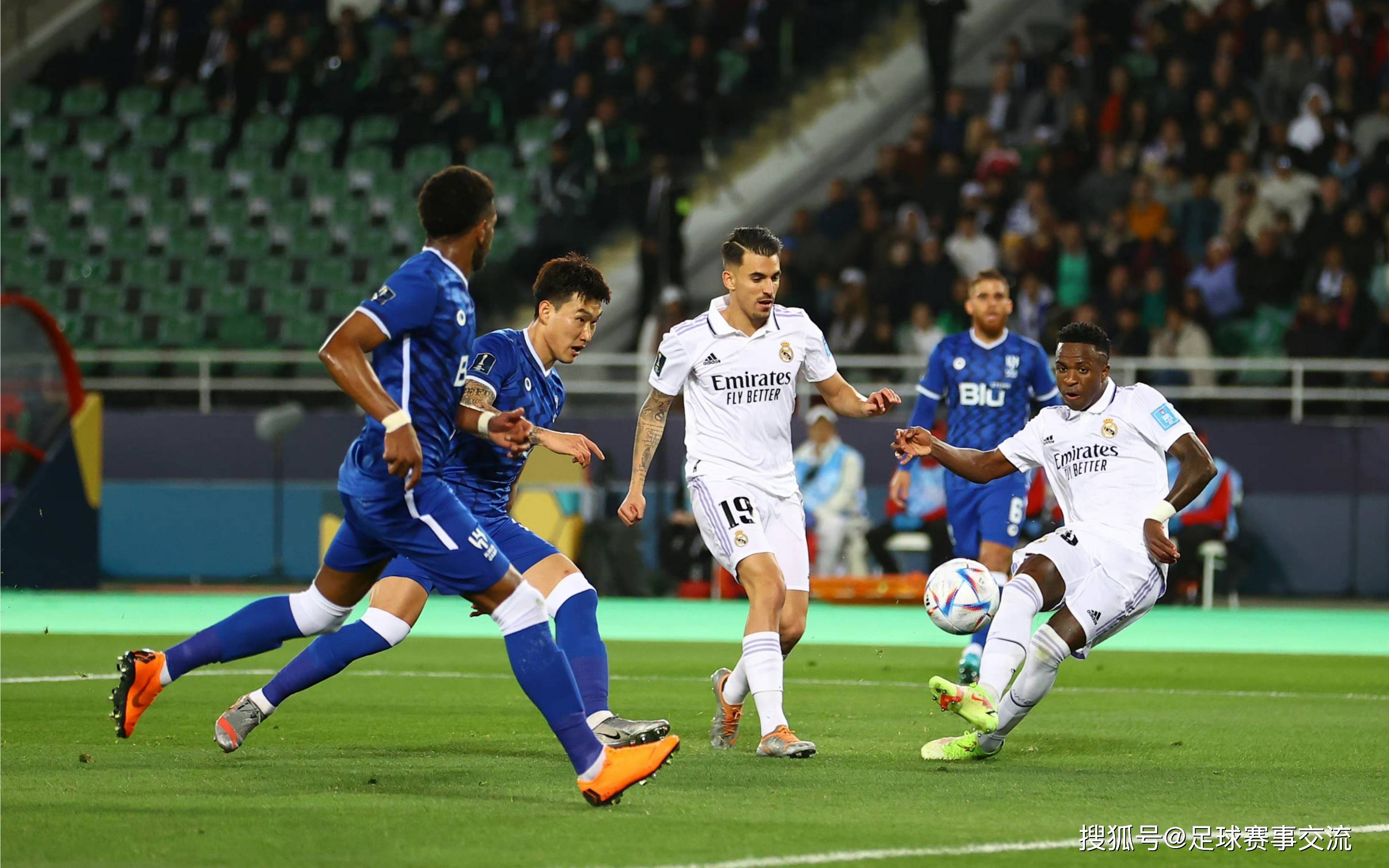 世俱杯-引人入胜的足球比赛博得赞誉无数