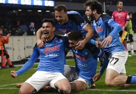 关于那不勒斯客场胜利，球员庆祝得意洋洋的信息