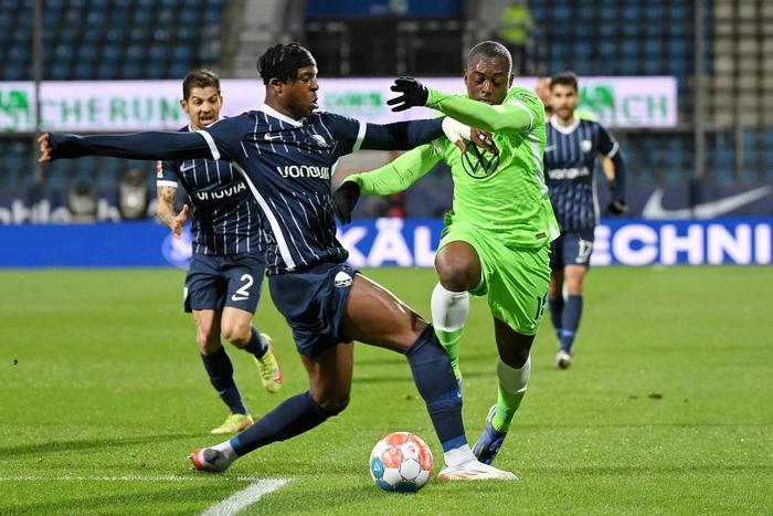 世俱杯参赛资格-柏林赫塔球队战意昂扬，豪取三分