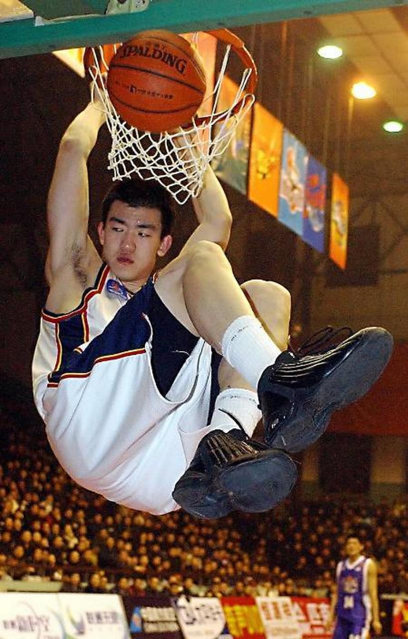 比赛中球员表现抢眼获得主教练肯定