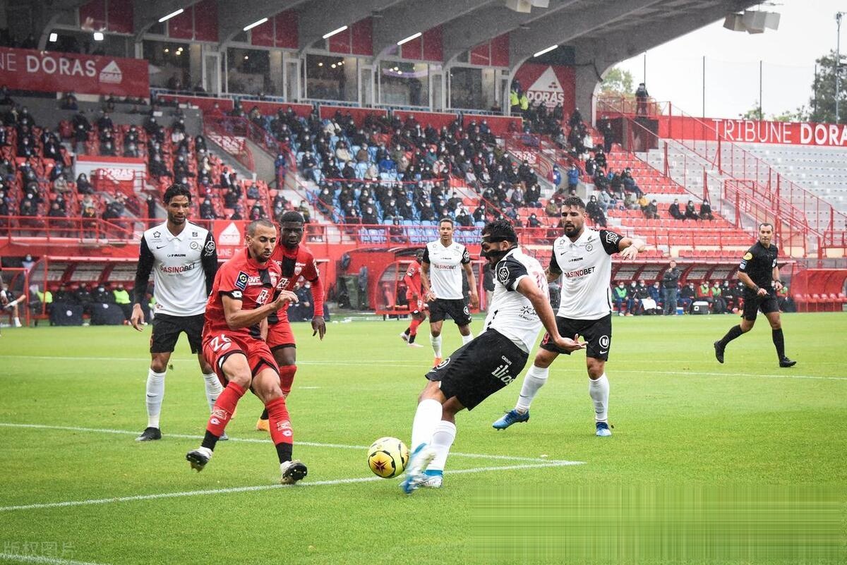 沃尔夫斯堡逼平勒沃库森，提升排名至第六的简单介绍