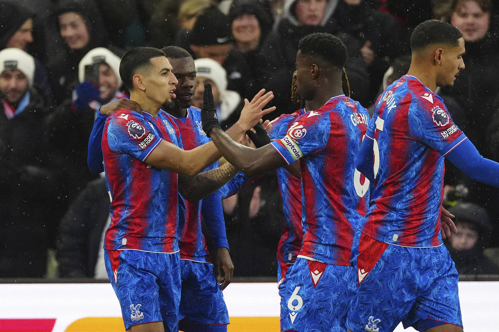 水晶宫队长领头破门，重返胜利之路