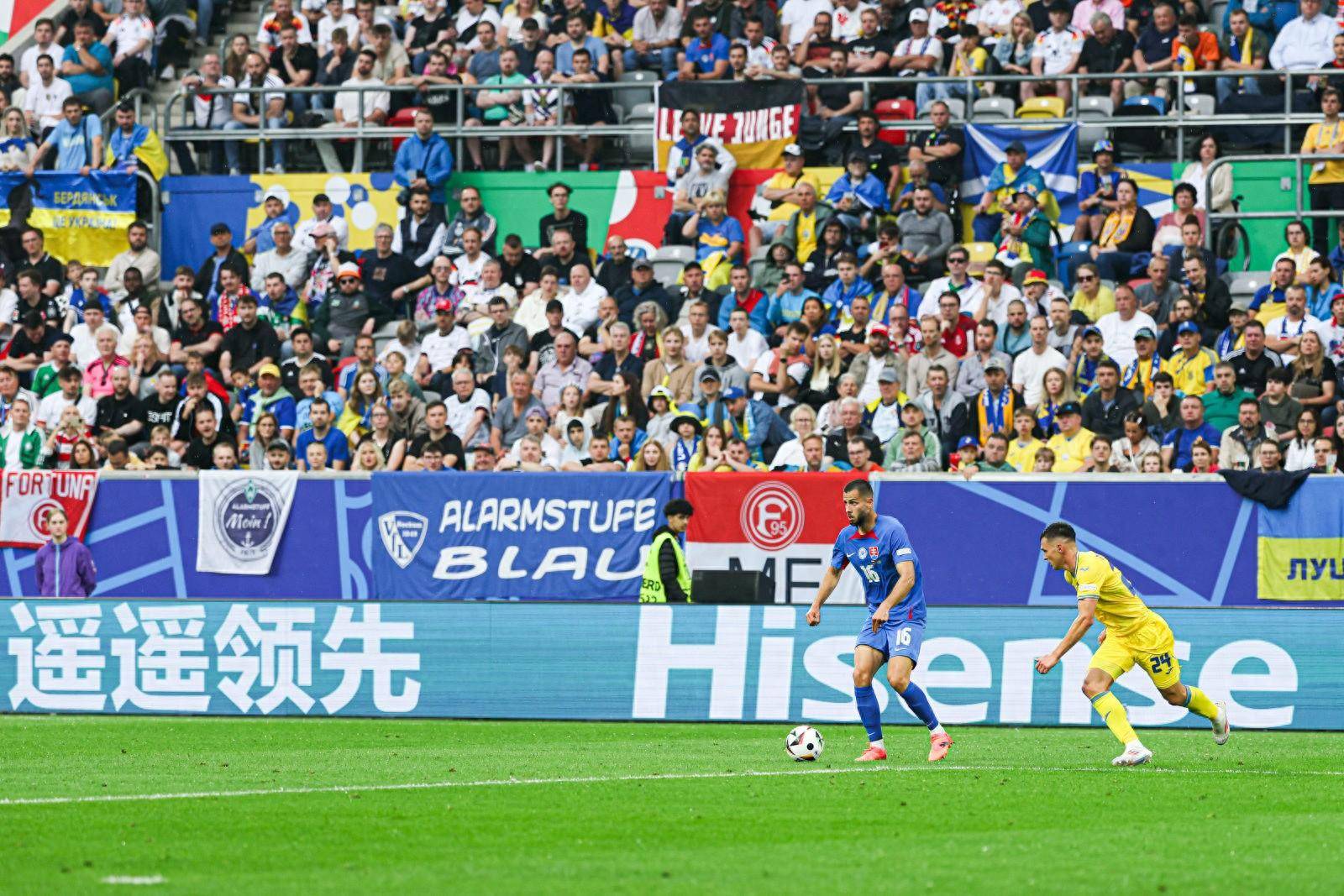 斯洛伐克队在比赛中获得胜利，士气大增