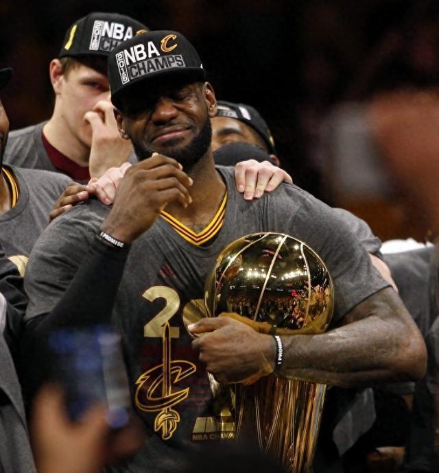 世俱杯改制-詹姆斯助骑士队奋力前行，震撼世界激动心跳