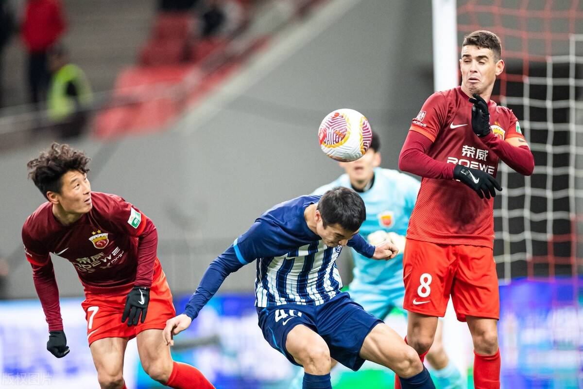 上海上港主场遭遇惨败，球迷哀号！