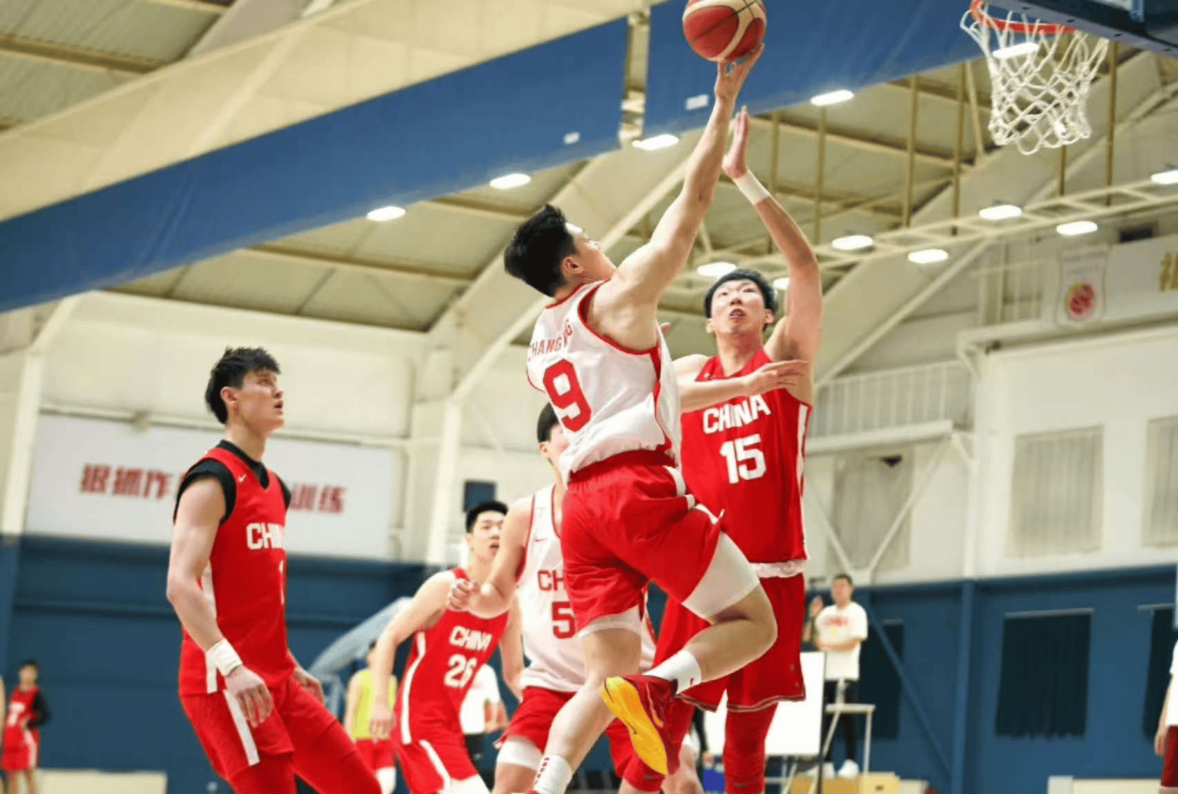 江苏男篮内部危机不断，队伍内部关系难以调和