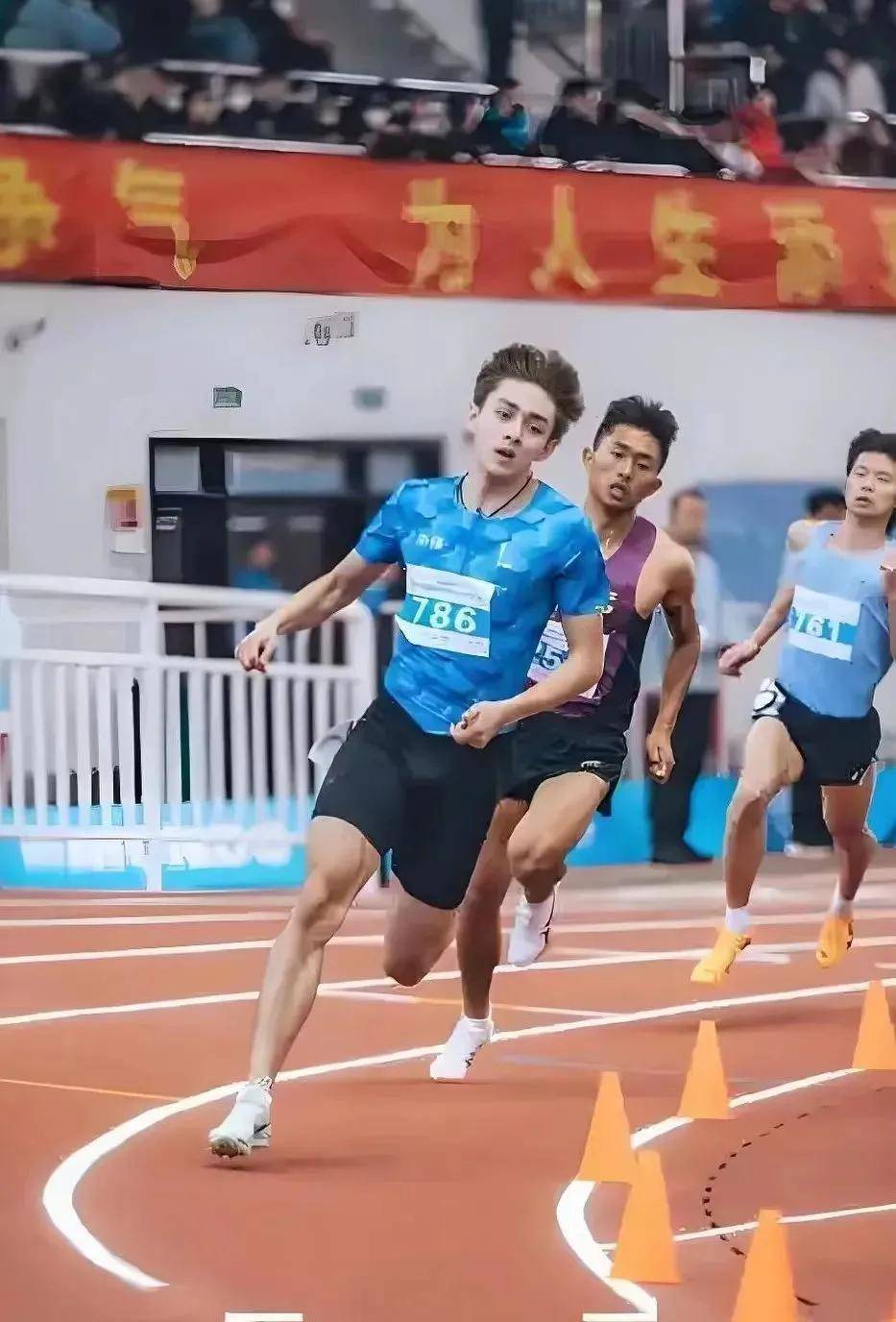 世俱杯官网-本土新秀崭露头角，被誉为未来之星