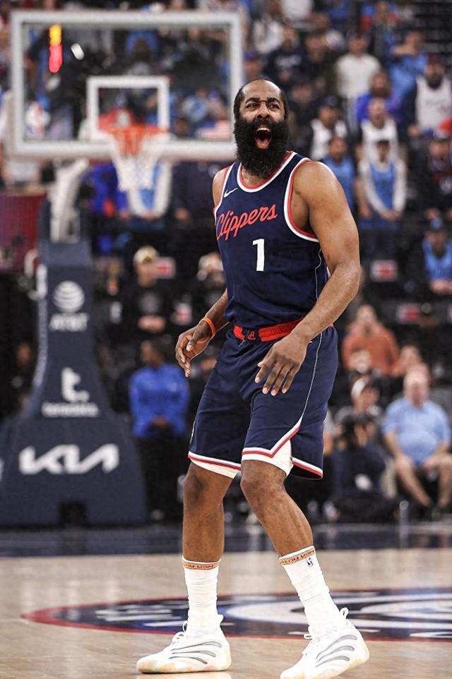 尼克斯负于篮网，面对困境寻求突破