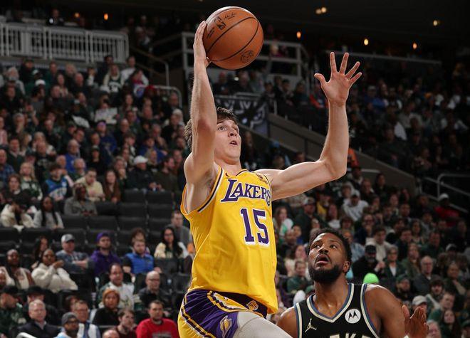 雄鹿逆转湖人，米德尔顿完成反击绝杀