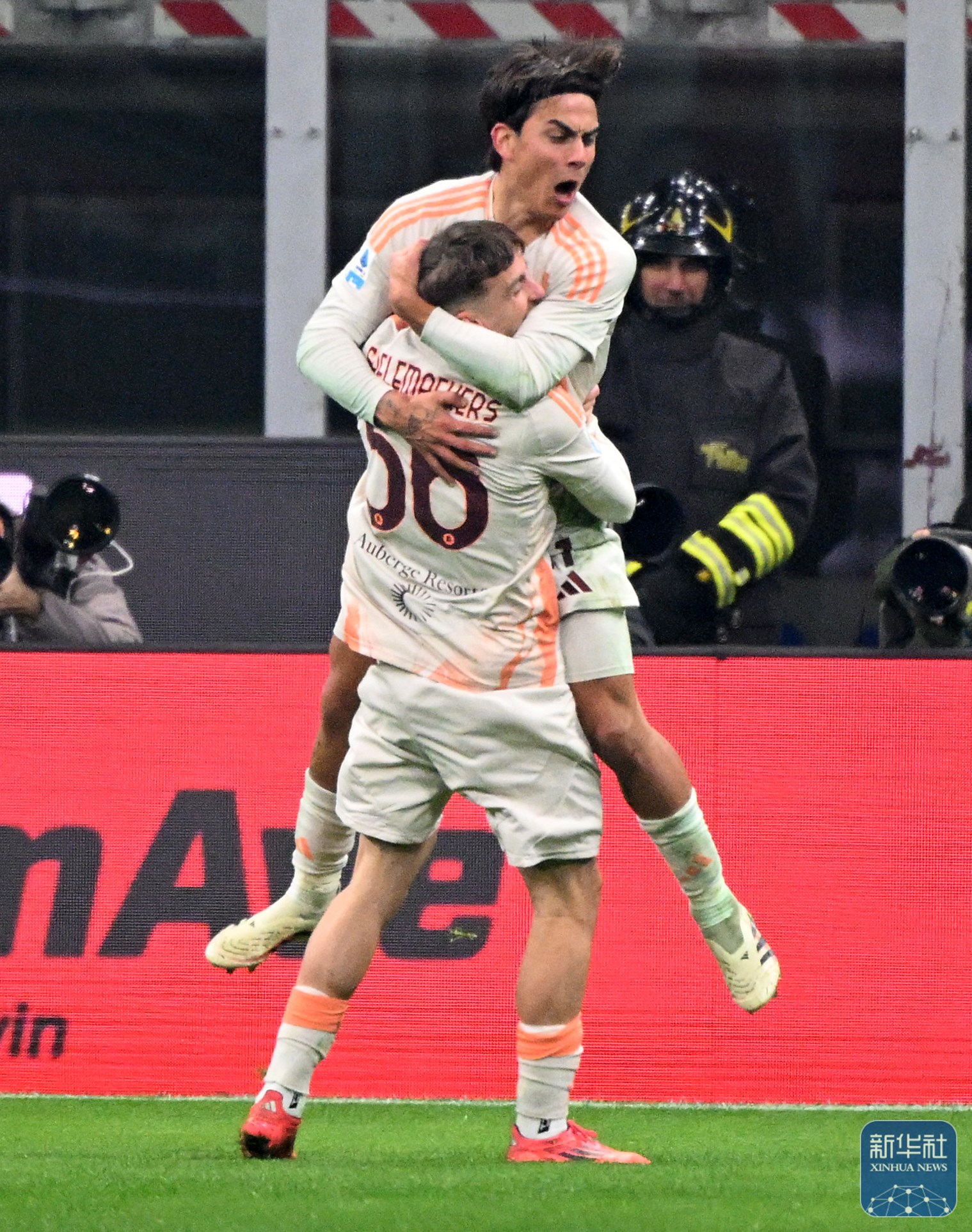 AC米兰球员因伤退出接下来的比赛