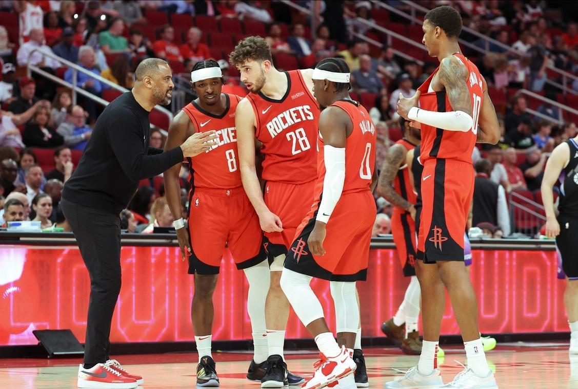 爵士继续领跑西部，成为热门季后赛球队