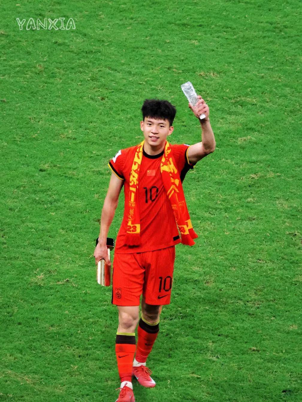 世俱杯赛程-球员们在比赛中发挥出色赢得胜利