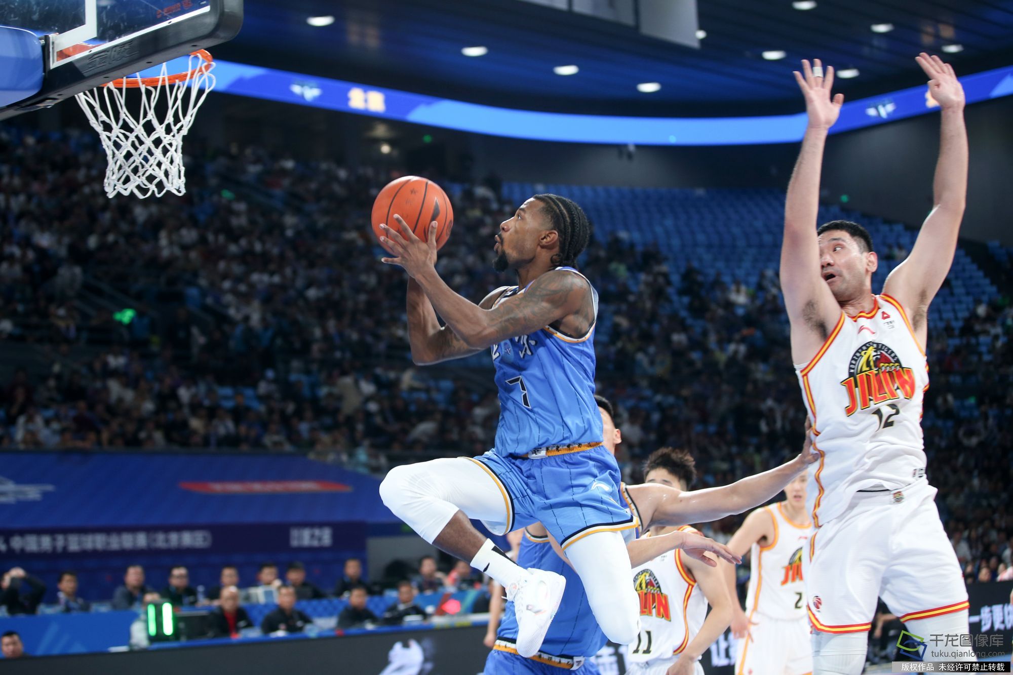 世俱杯冠军-包含吉林主场对抗福建发生激情碰撞的词条