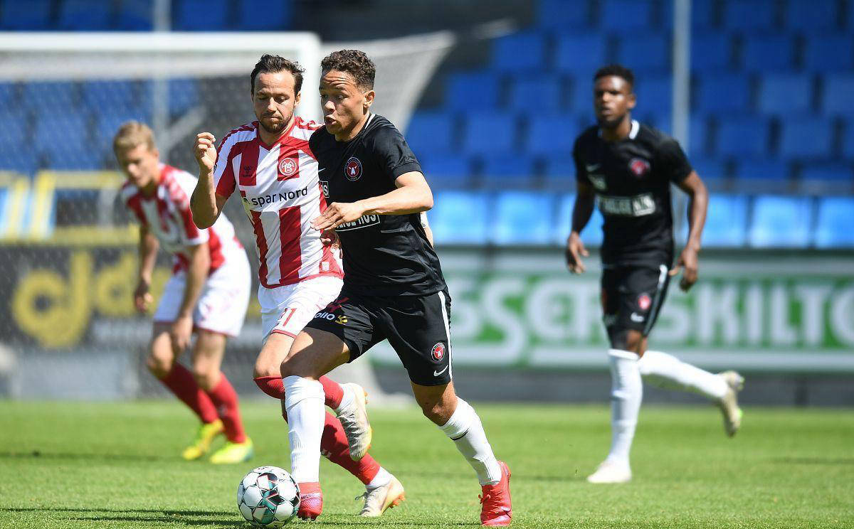 世俱杯时间-阿贾克斯精彩连胜，稳步追随强队前行