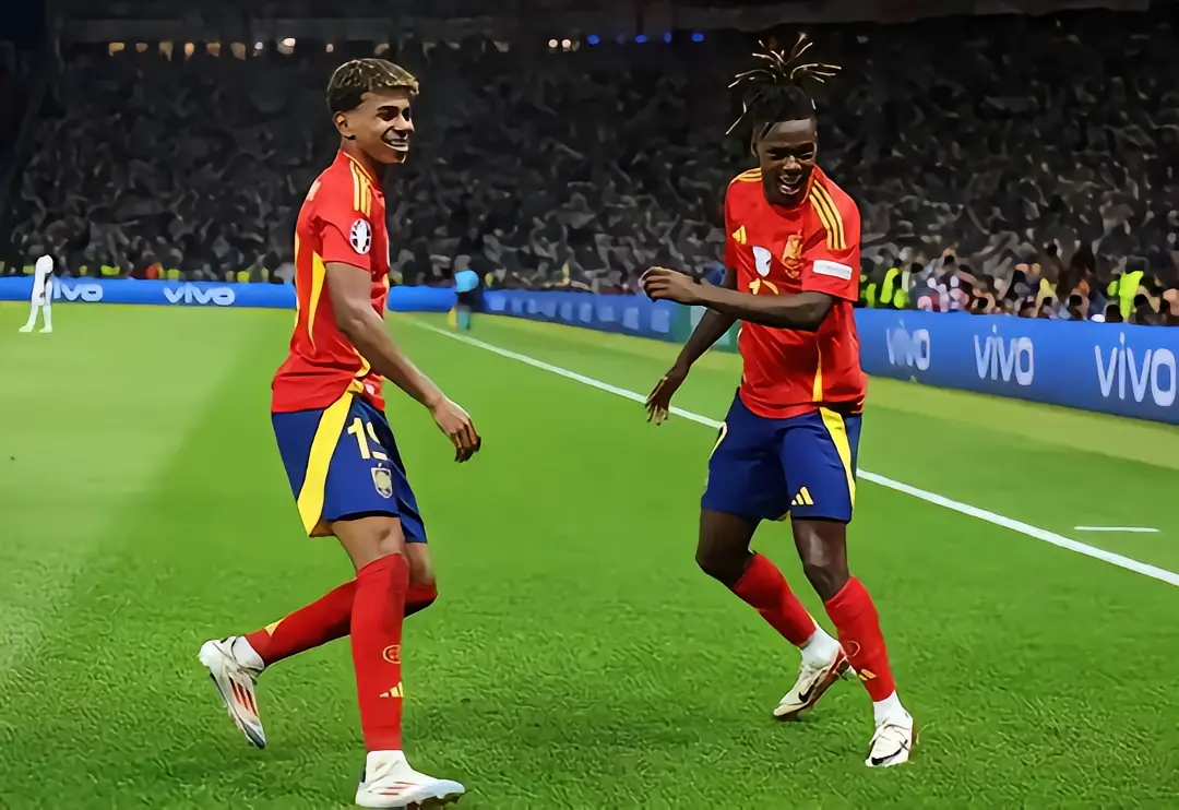 世俱杯冠军-一名年轻球员在关键比赛中获得进球