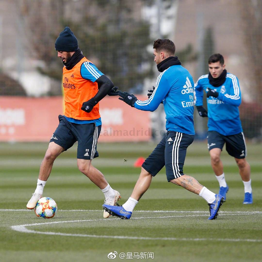 世俱杯分组-皇家马德里后卫马里亚诺伤愈复出，后防稳固拉队前行的简单介绍