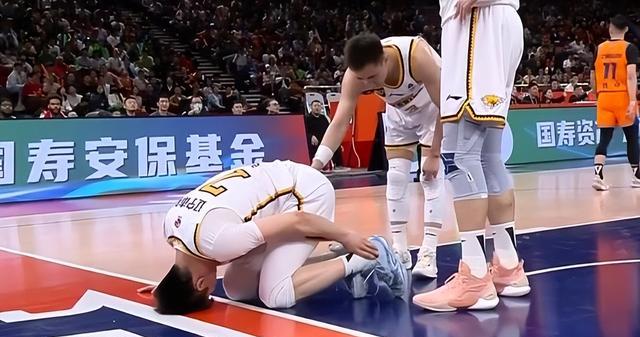 世俱杯时间-甘肃男篮紧咬比分，成功逆袭战胜对手