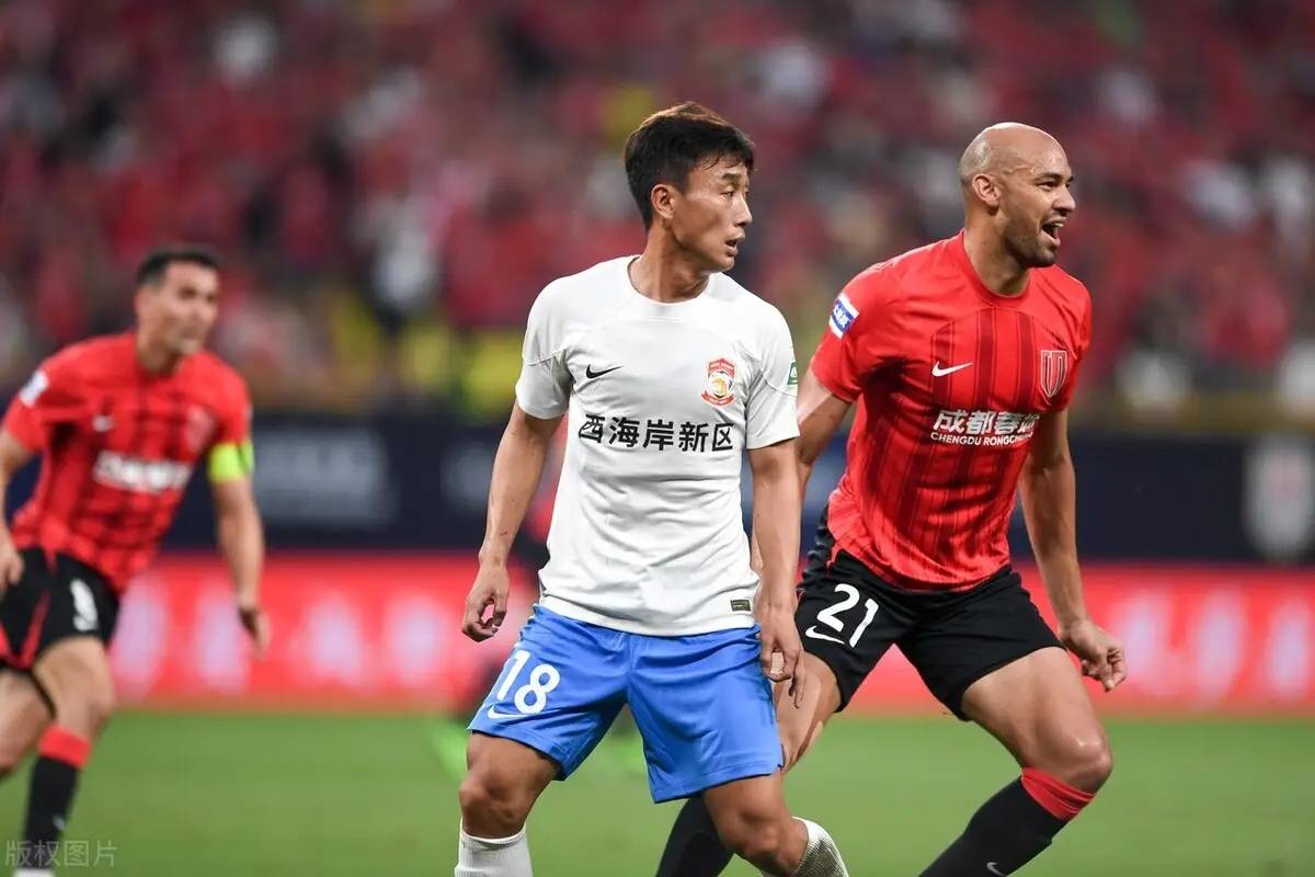 包含恒大主场痛失胜利，球队需提振士气的词条