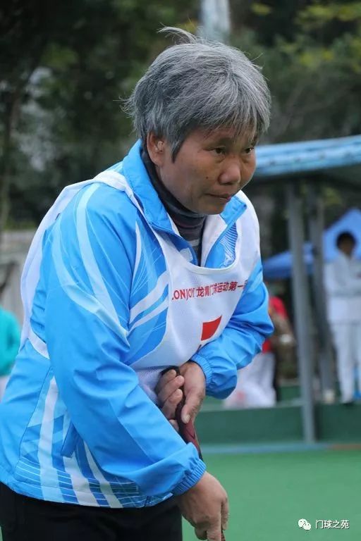 世俱杯官网-谢菲联门将神扑门球，助球队取胜收获三分