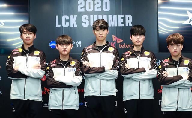 关于NS险胜DRX，Uzi关键团战开团秒人峡谷大战淘汰赛，成为赛场最大亮点的信息