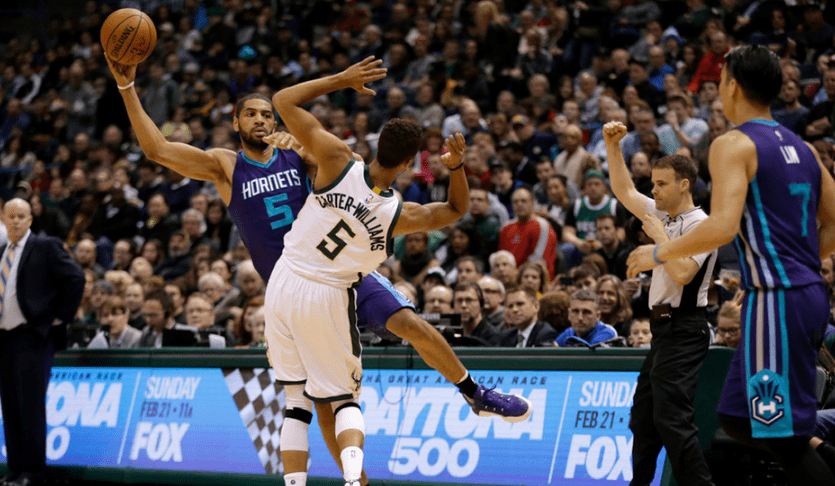 雄鹿客场击败黄蜂保持不败