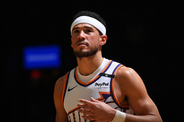 太阳队胜马刺，布克砍下35分