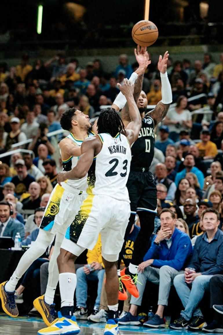 世俱杯冠军-雄鹿队惨败猛龙队，东部决赛再添一城的简单介绍