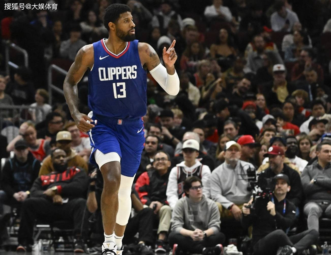 包含76人传出核心伤退消息，球队重心调整的词条