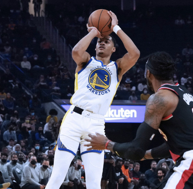 包含篮网蓄势待发，强手如林寻求胜利的词条