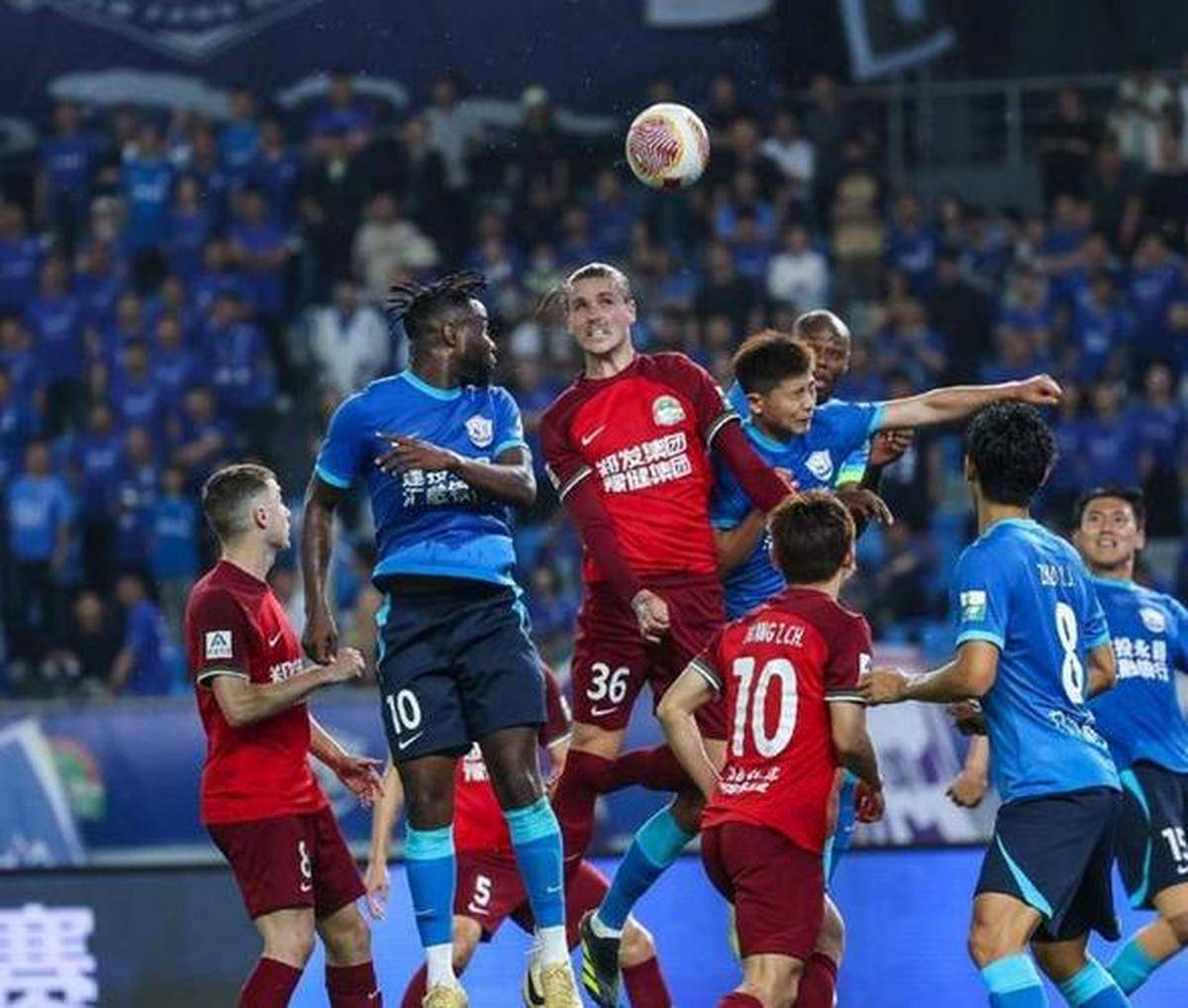 顶尖足球赛事紧随而至，球场激情无限的简单介绍