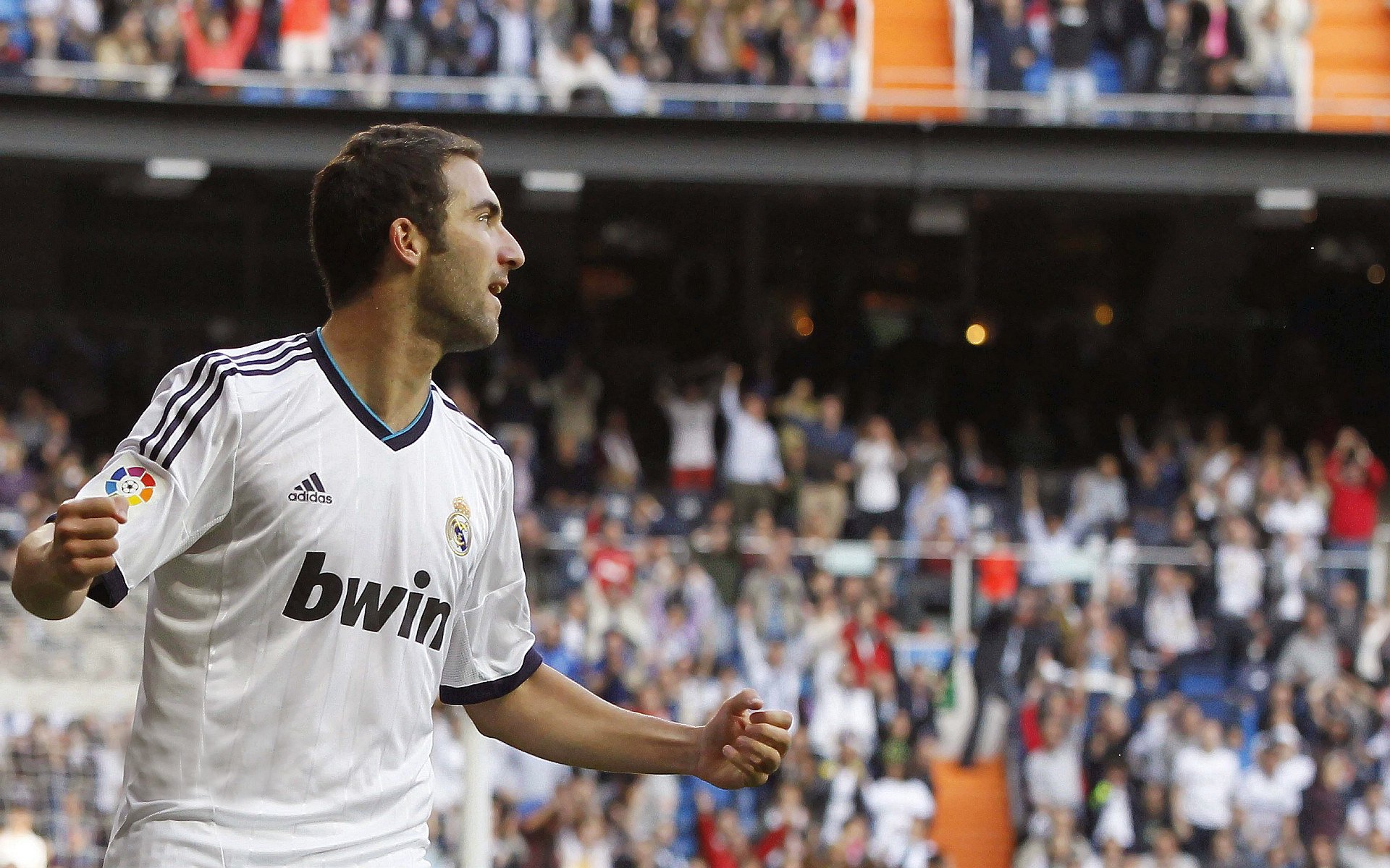 世俱杯参赛资格-皮克一箭定江山，乌克兰风暴席卷圣西罗，楚科奇海战术重现绿茵场